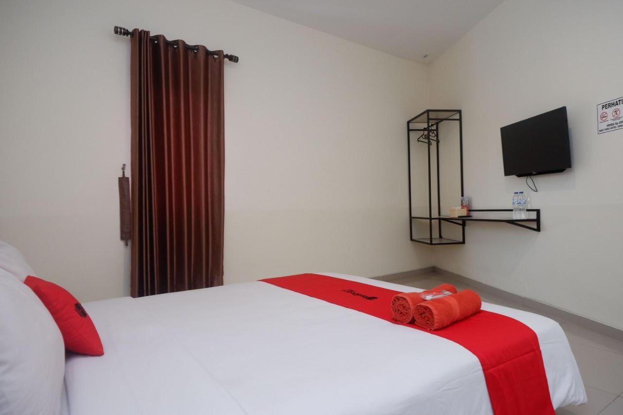 Sans Hotel Mataram Malioboro Yogyakarta Buitenkant foto