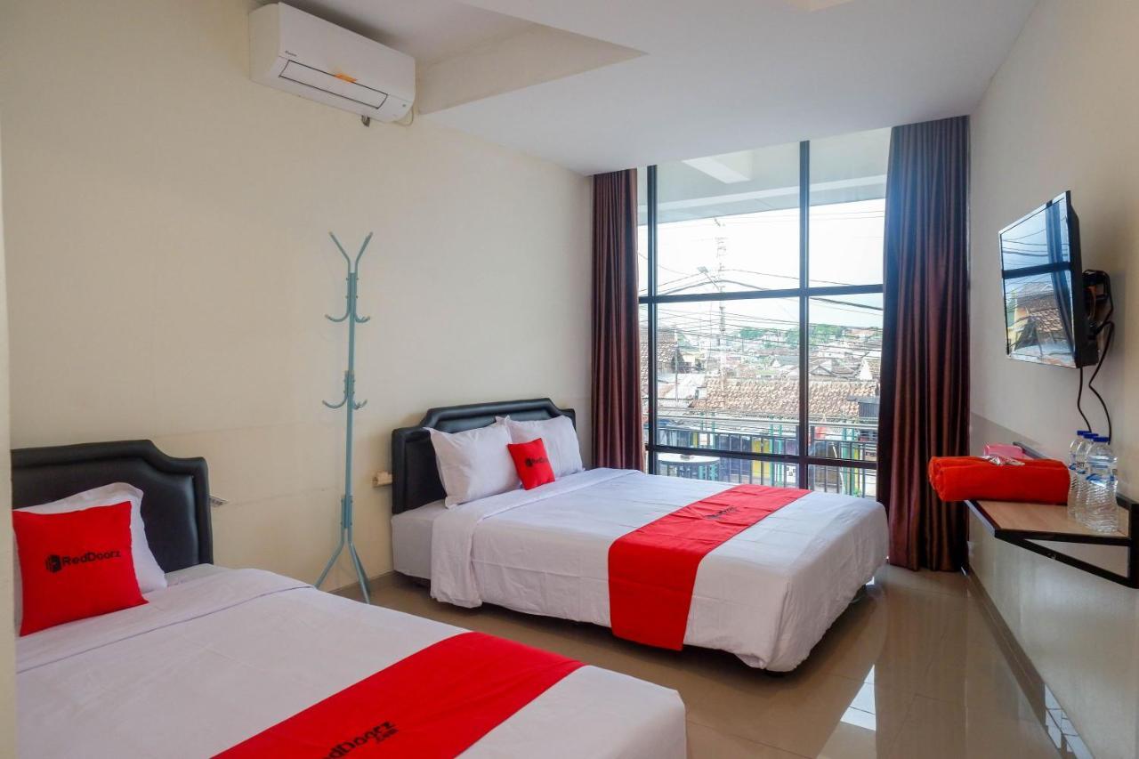 Sans Hotel Mataram Malioboro Yogyakarta Buitenkant foto