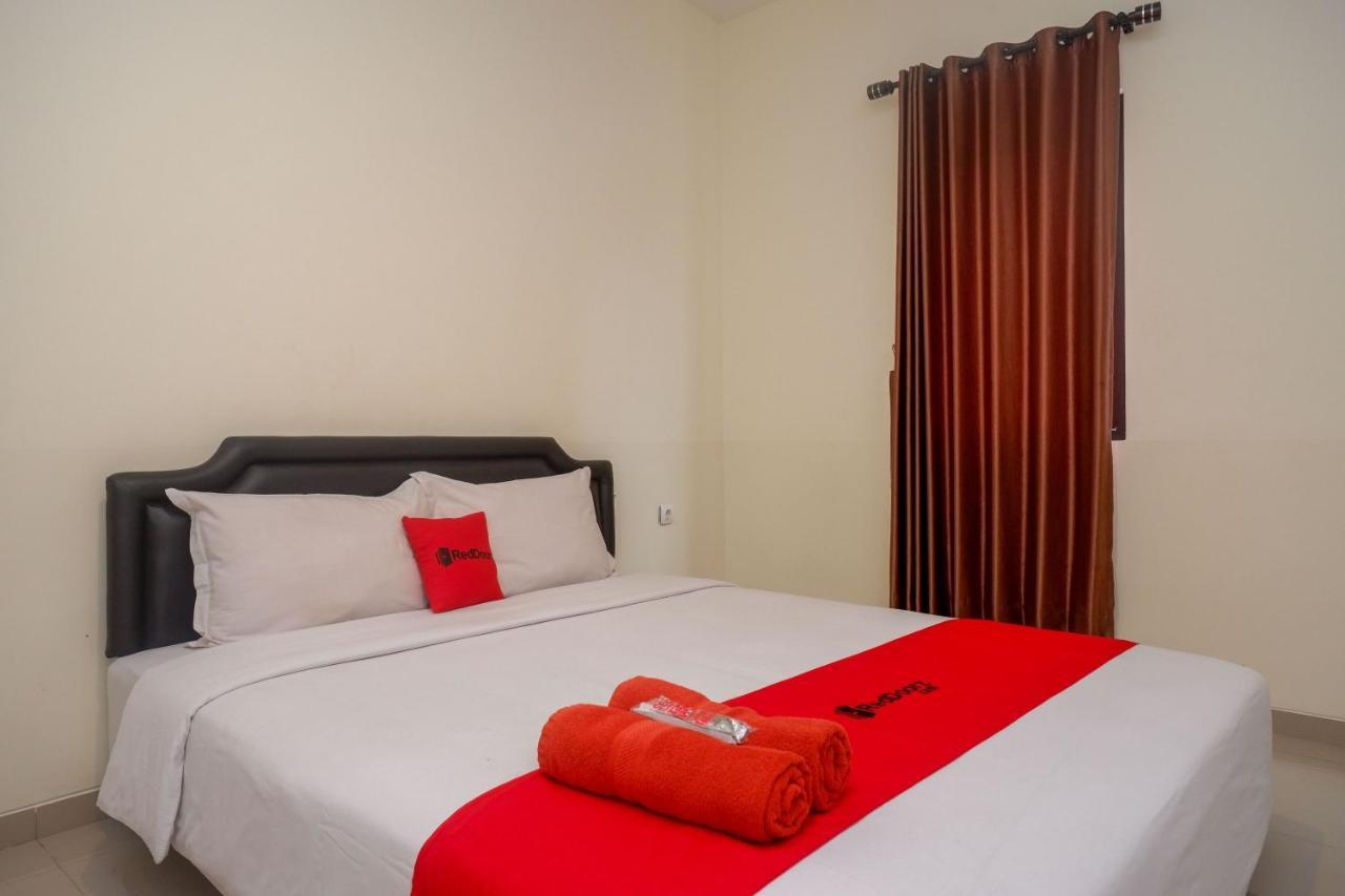 Sans Hotel Mataram Malioboro Yogyakarta Buitenkant foto