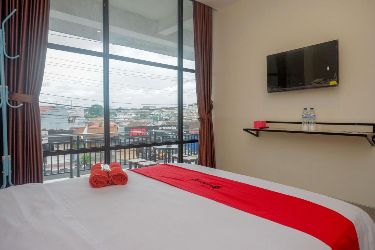 Sans Hotel Mataram Malioboro Yogyakarta Buitenkant foto